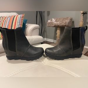 Sorel Joan of Arctic Wedge Bootie - Dark Gray and Black - Size 5 -WORN ONCE!